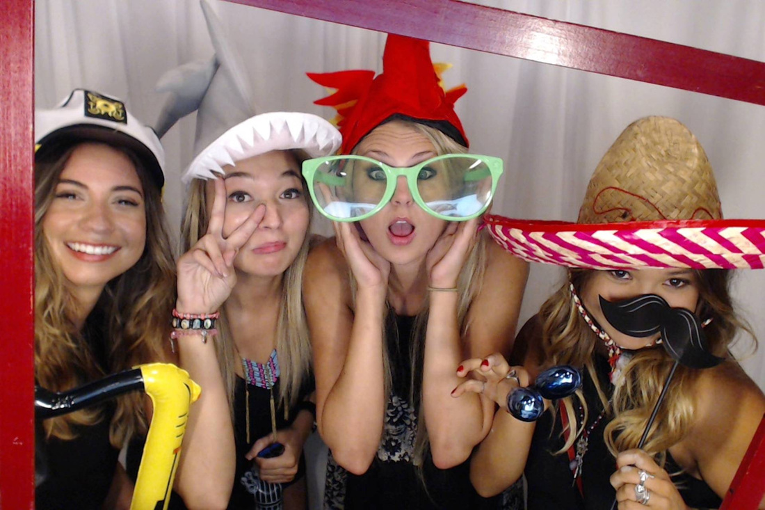 Fun photo booths at wedding shows in LA, OC and IE
